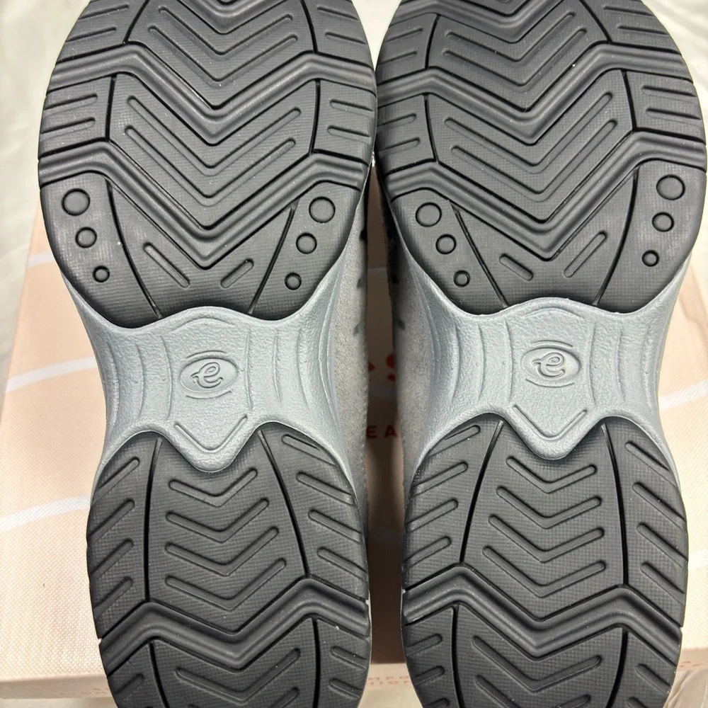 Easy Spirit Womens TRAVEL TIME675
Dark Gray Comfort Insole Leather Clogs
NWB 8M - Picture 6 of 7